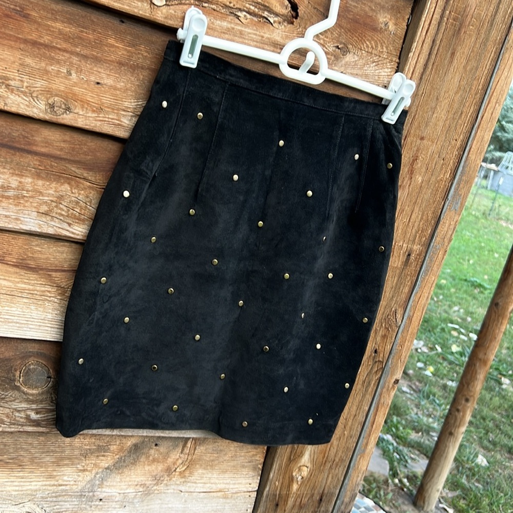 MAXIMA vintage suede fully lined studded mini skirt